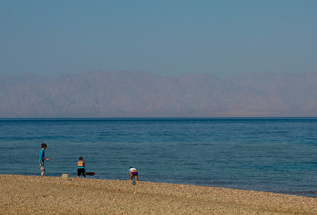 Ras Abou Galoum-4 Kids on the beach at Ras Abou Galoum.