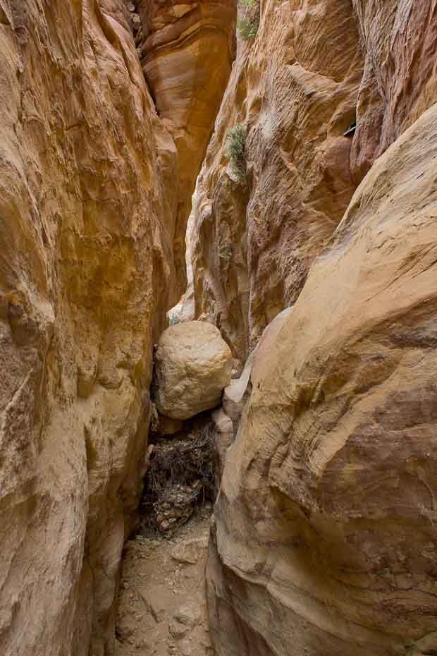 Wadi Muthlim-3 Wadi Muthlim with boulder blockage.