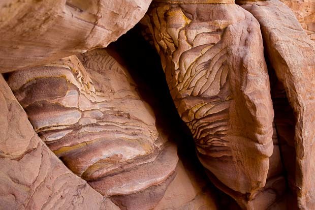 Wadi Muthlim-8 Stripy boulders in Petra.