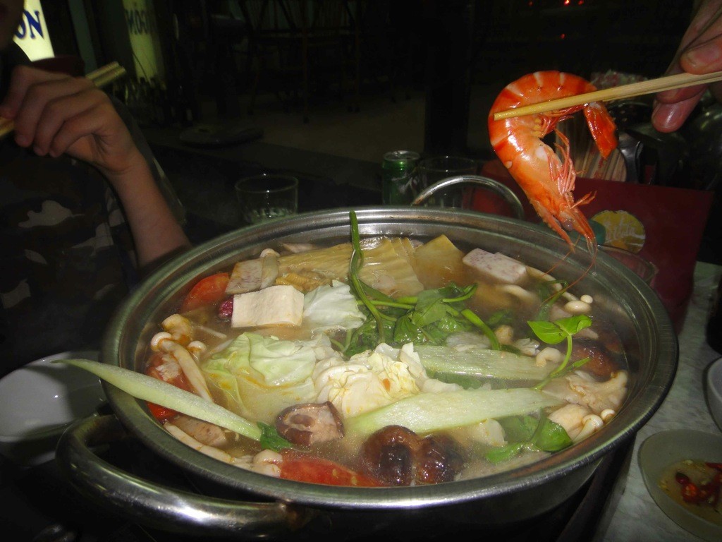 hotpot_cam_chi_alley_hanoi_vietnam Lifting a prawn from a hotpot, Cam Chi Alley, Hanoi, Vietnam