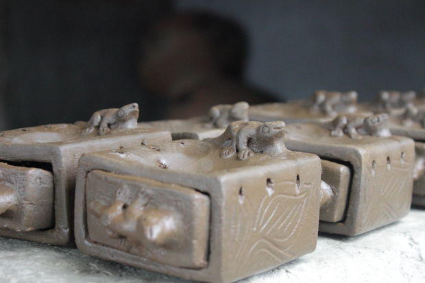 sasak pottery 1 Sasak pottery ashtrays with frogs and pull-out drawers waiting to dry, Penujak, Lombok.