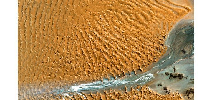 Namib desert satellite view via Wikimedia Commons