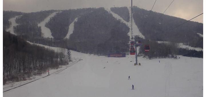 Sun Mountain Yabuli, with gondola lift.