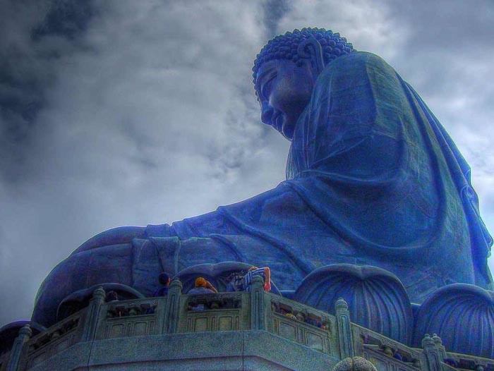 Tian Tan Buddha pic by Jon Parry on Flickr.