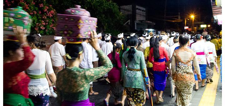 Women processing to a ceremony in Ubud, Bali