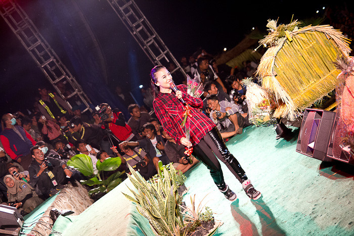 Kotak perform at Lombok's 2014 Bau Nyale.