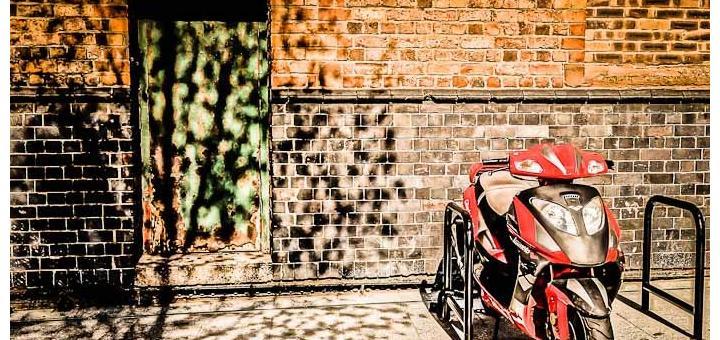 HDR motorbike by Bev Goodwin on Flickr's Creative Commons.