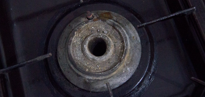 Gas cooker with missing piece. Because Bali.