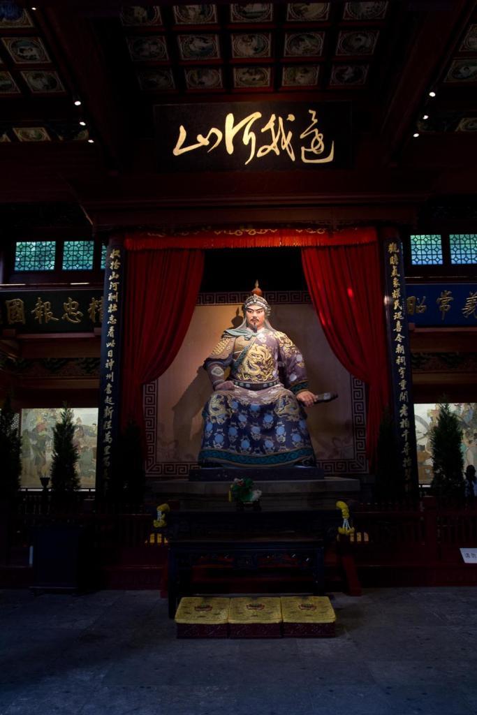 Statue of the Chinese general Yue Fei, in the temple of his tomb in Hangzhou.